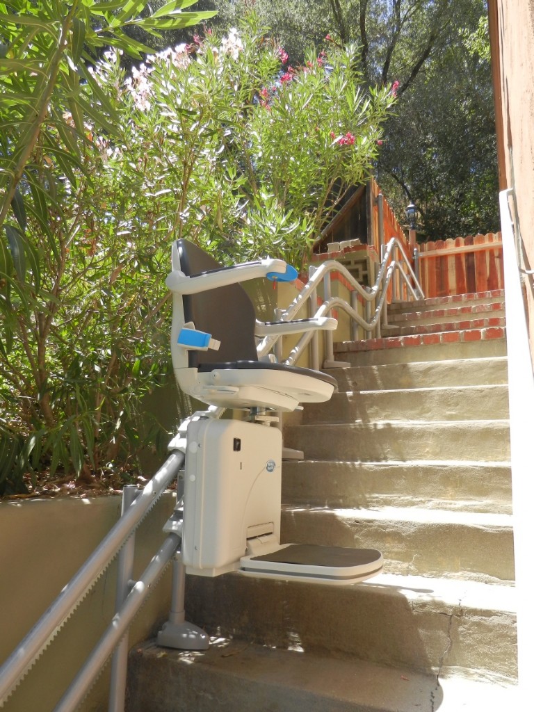 Handicare 4000 Outdoor san diego curved stairlift